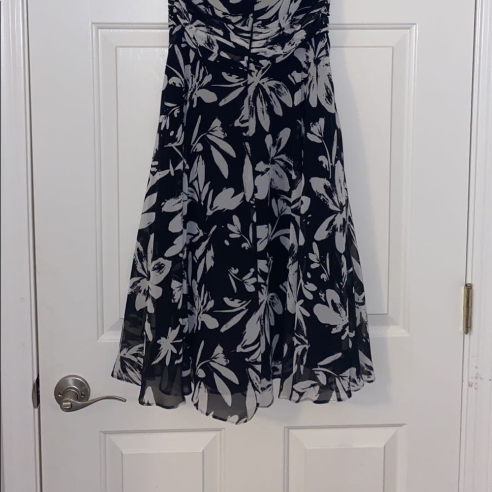 Dress - Picture 3 of 3